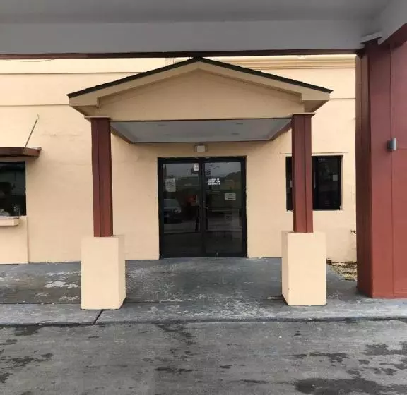 モーテル Travel Inn & Suites