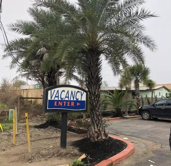 モーテル Travel Inn & Suites