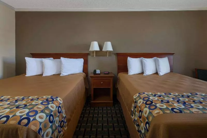 モーテル Travelodge By Wyndham Orangeburg