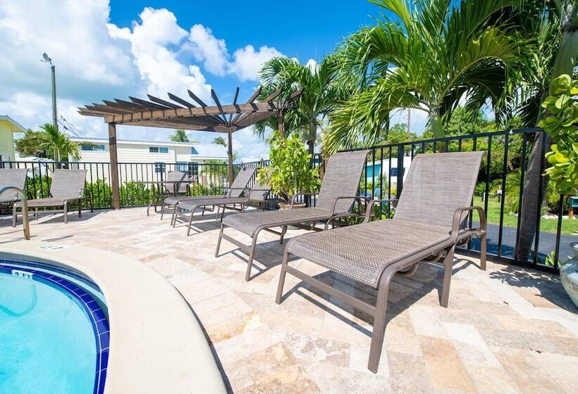 مُتل Sun Outdoors Marathon