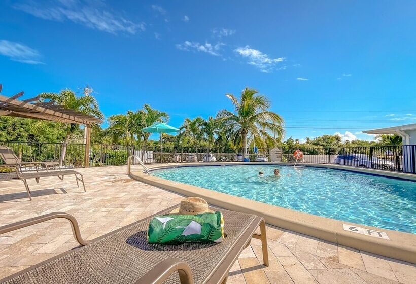 مُتل Sun Outdoors Marathon