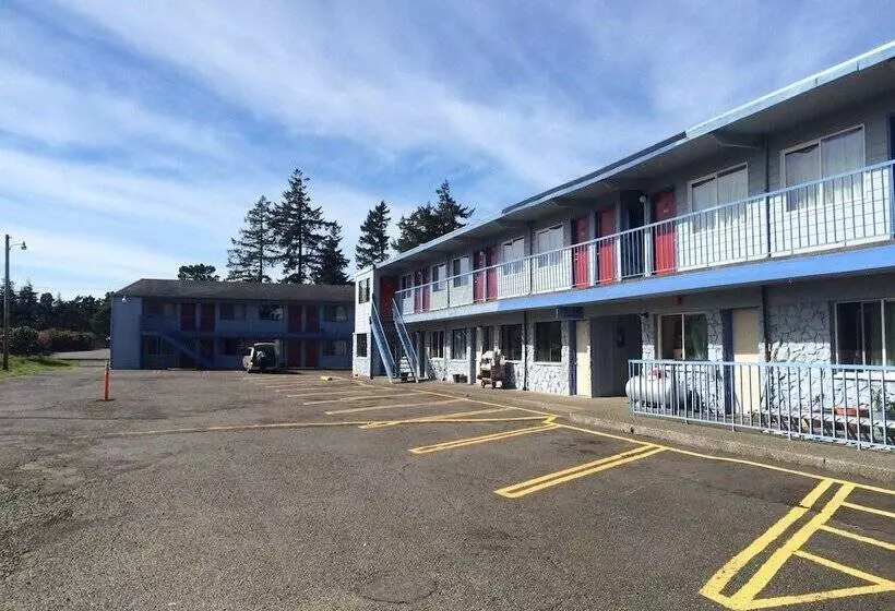 Silver Sands Motel