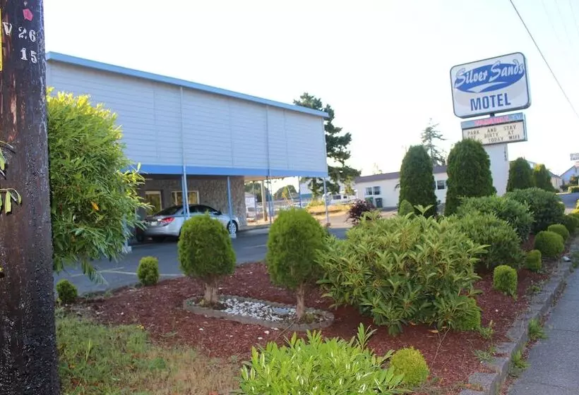 Silver Sands Motel