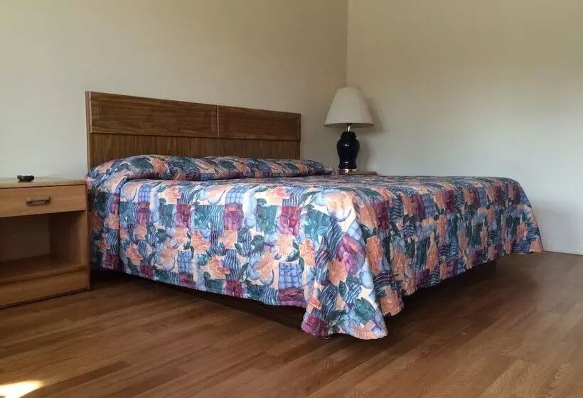 Silver Sands Motel