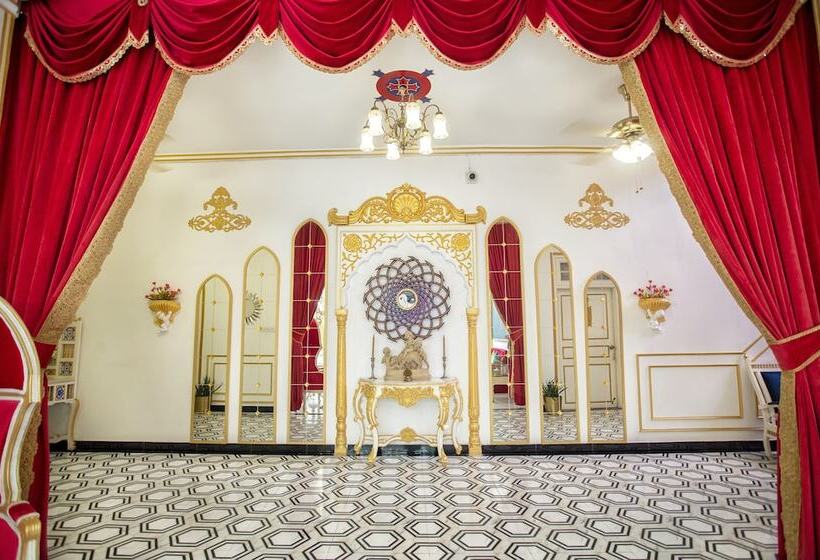 בית מלון כפרי The Royal Hermitage