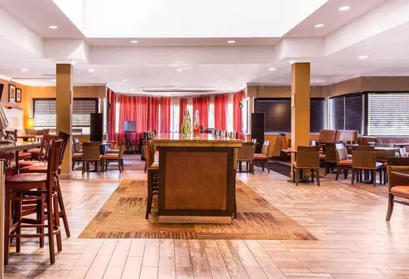 Hotelli Comfort Inn Largo Washington Dc East