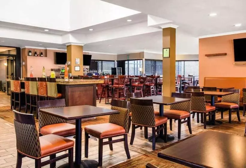 Hotelli Comfort Inn Largo Washington Dc East