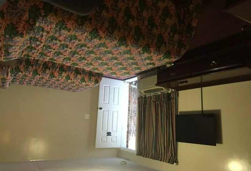Blue Falls Motel