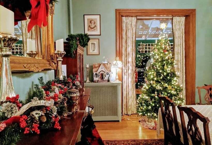 Cornerstone Bed And Breakfast