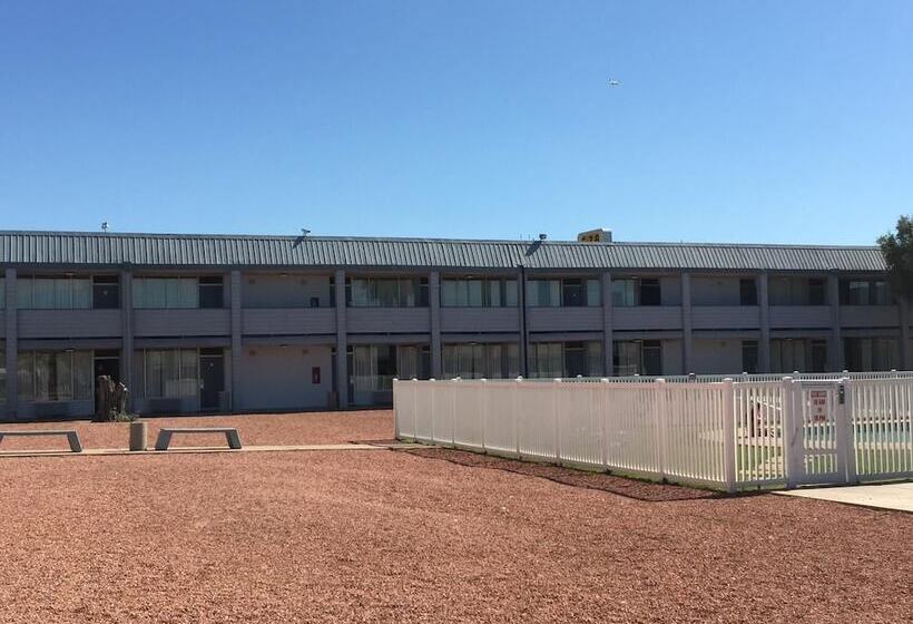 Ez 8 Motel Airporter