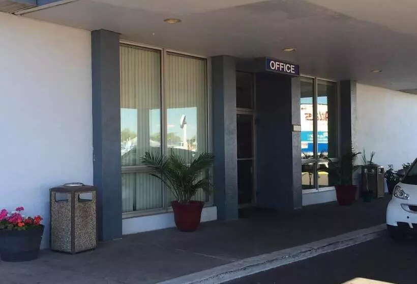 Ez 8 Motel Airporter