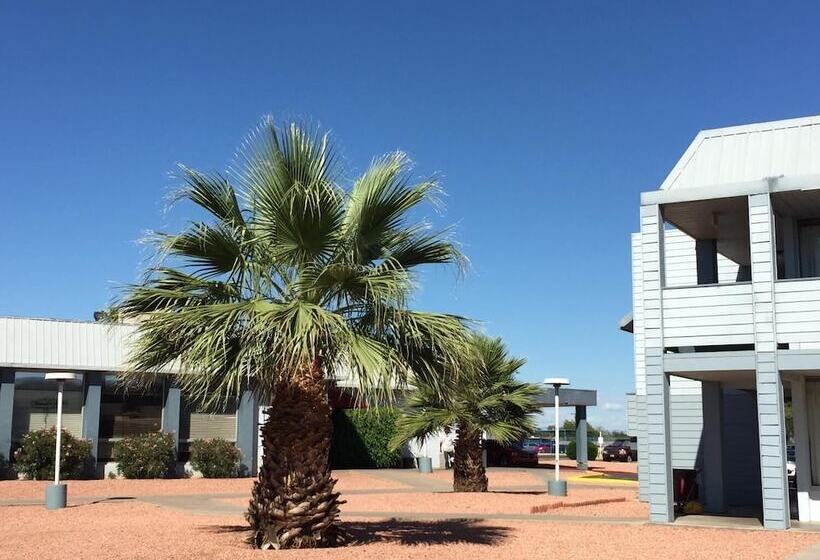 Ez 8 Motel Airporter