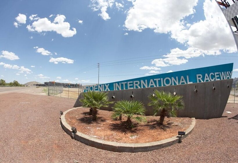 Ez 8 Motel Airporter