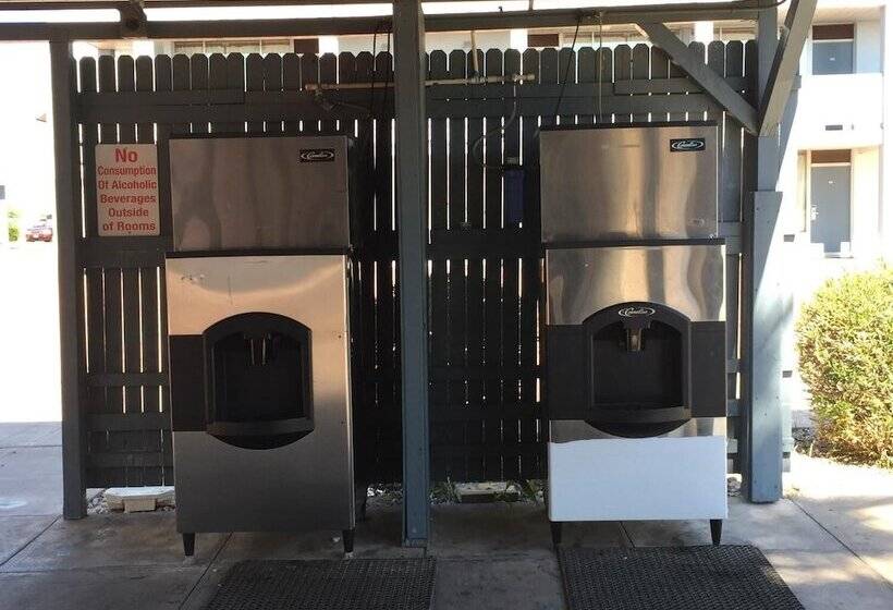 Ez 8 Motel Airporter