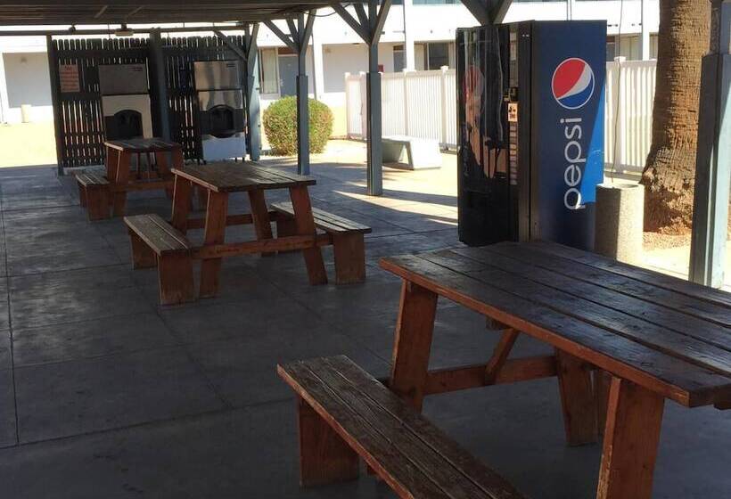 Ez 8 Motel Airporter