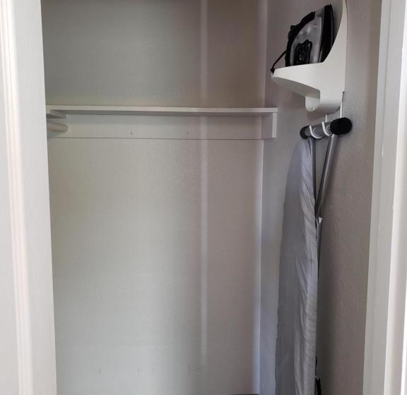 Отель Classic Inn And Suites