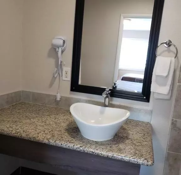 Hotelli Classic Inn And Suites