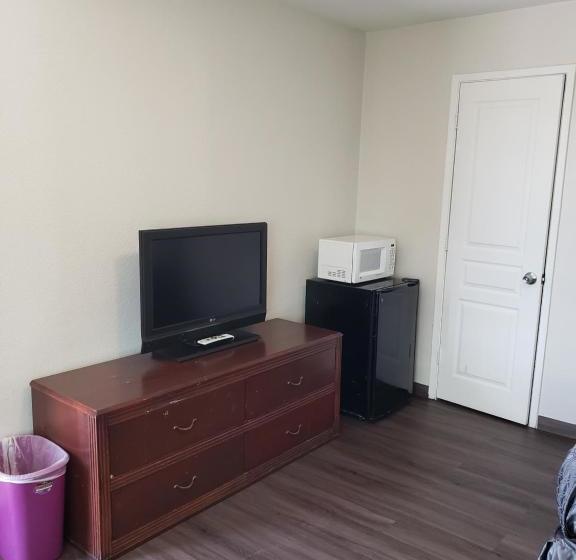 Отель Classic Inn And Suites