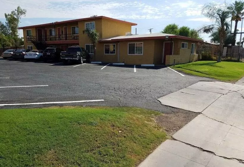 Hotelli Classic Inn And Suites