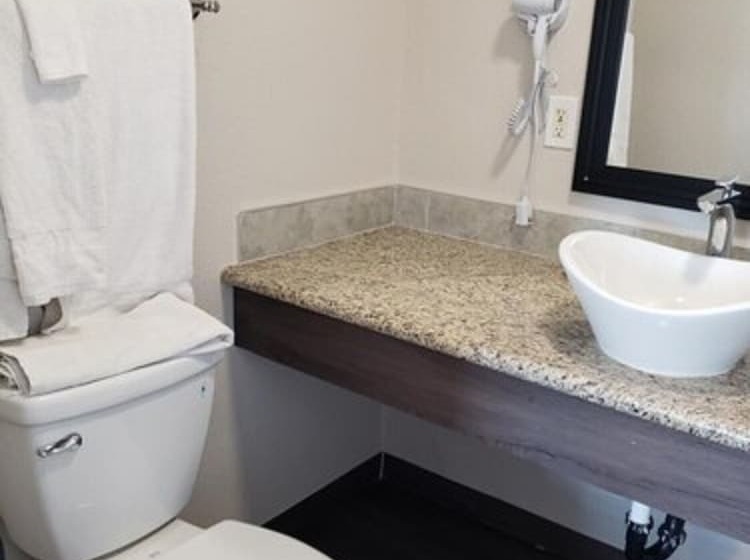 Отель Classic Inn And Suites