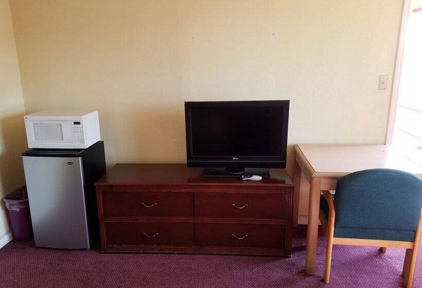 Отель Classic Inn And Suites