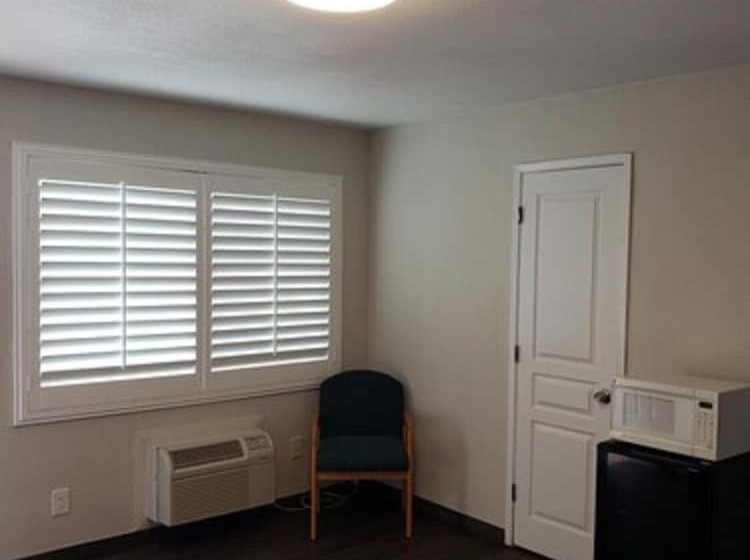 Отель Classic Inn And Suites