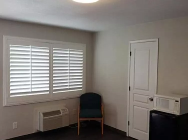 Hotelli Classic Inn And Suites