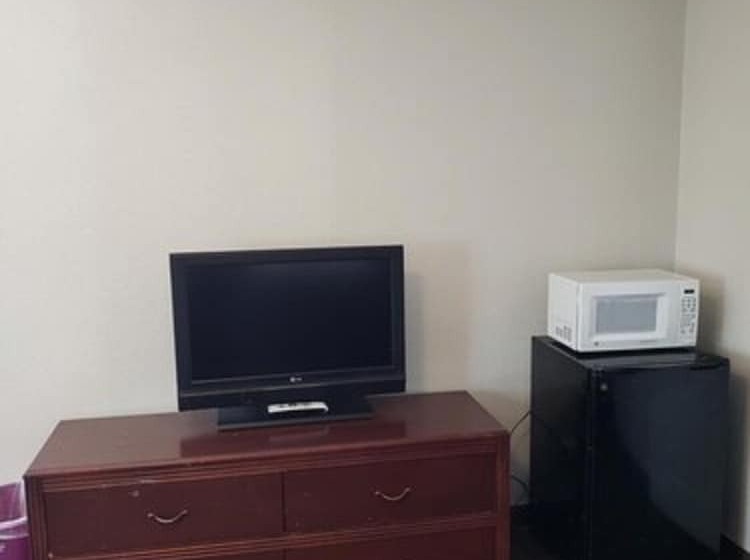 Отель Classic Inn And Suites