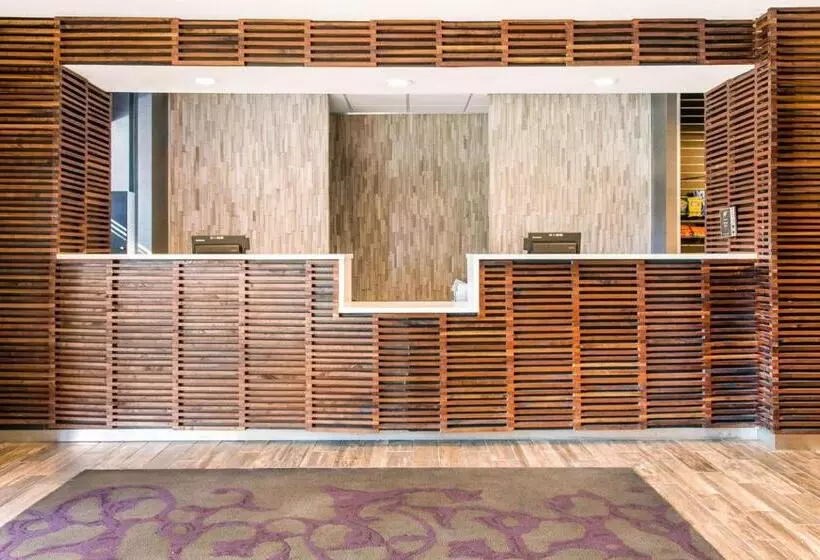 Hotelli Comfort Inn Largo Washington Dc East