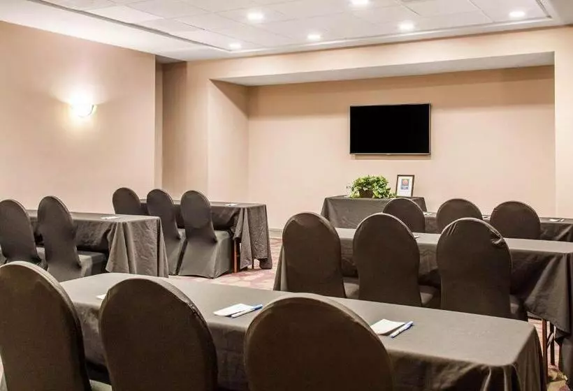 Hotelli Comfort Inn Largo Washington Dc East