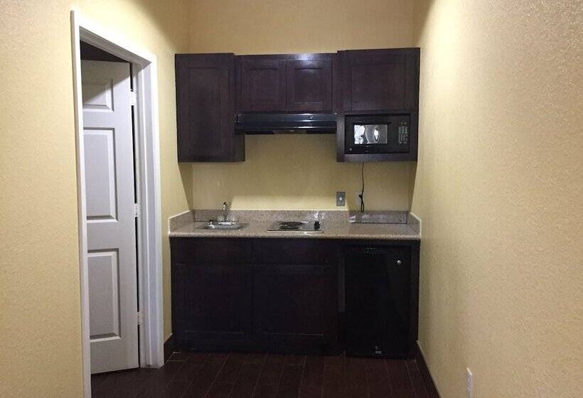 فندق على الطريق Highlands Suites