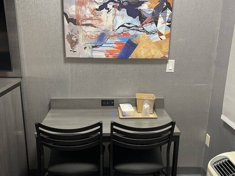 汽车旅馆 The Wayne Inn