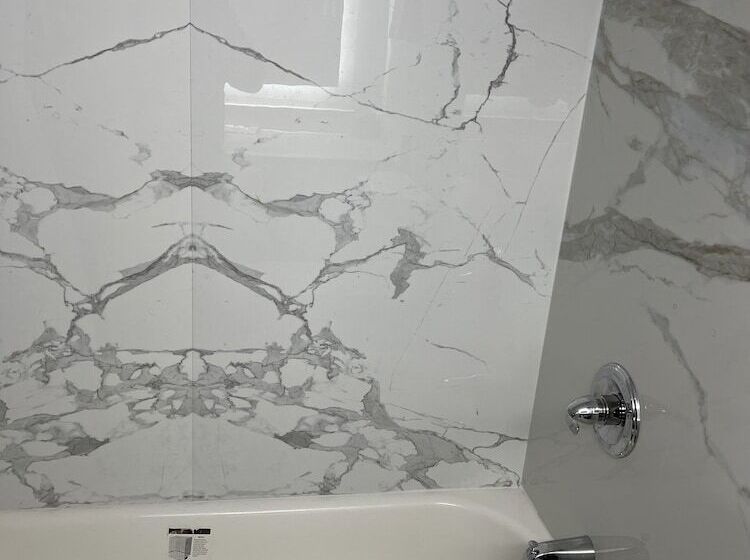 汽车旅馆 The Wayne Inn