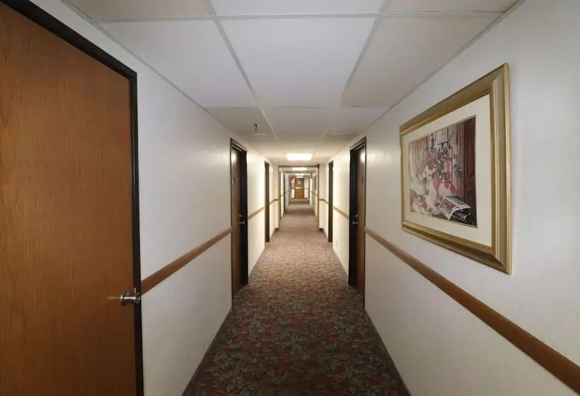 モーテル Travelodge By Wyndham Redwood Falls