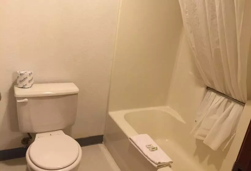 モーテル Travelodge By Wyndham Redwood Falls