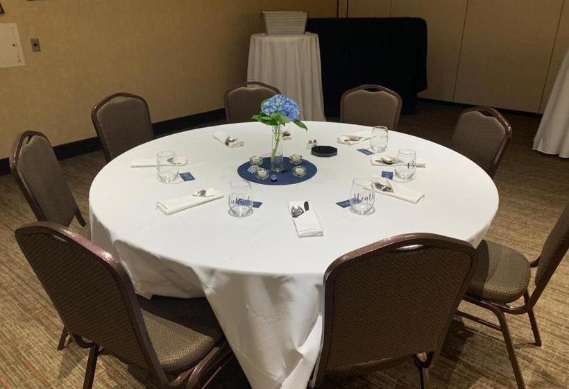 Radisson Hotel Detroit-farmington Hills