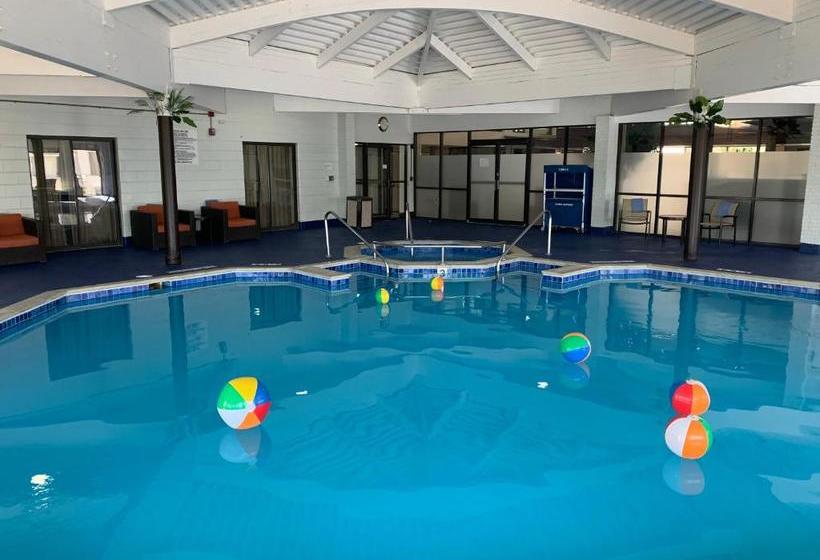 Radisson Hotel Detroit-farmington Hills