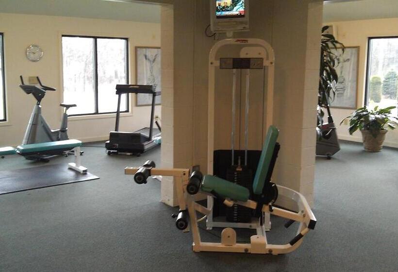 אתר נופש Roosevelt Inn & Suites Saratoga Springs