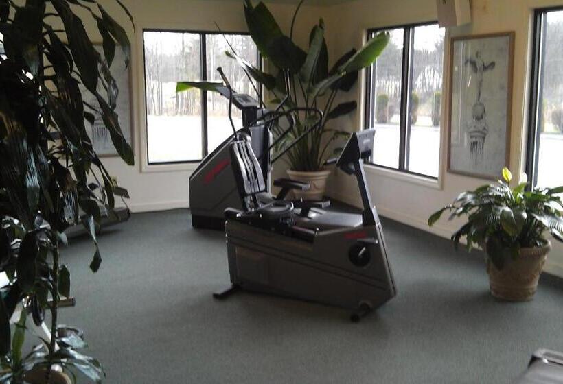 אתר נופש Roosevelt Inn & Suites Saratoga Springs