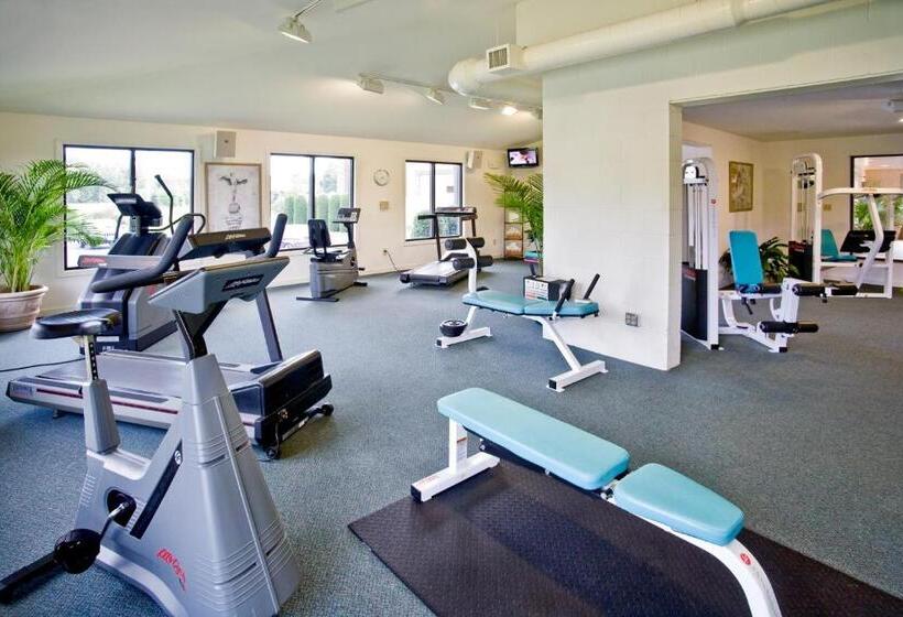 אתר נופש Roosevelt Inn & Suites Saratoga Springs