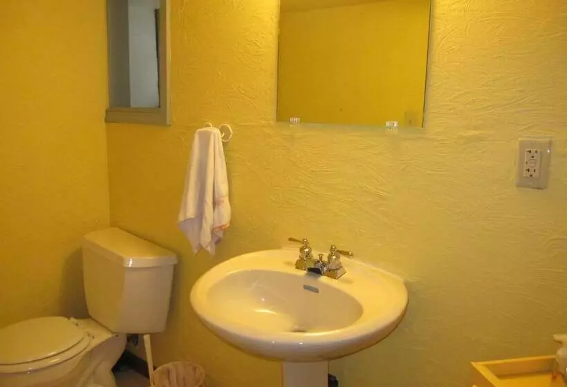 Wanderfalls Guesthouse & Hostel