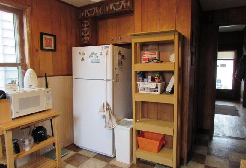 Wanderfalls Guesthouse & Hostel