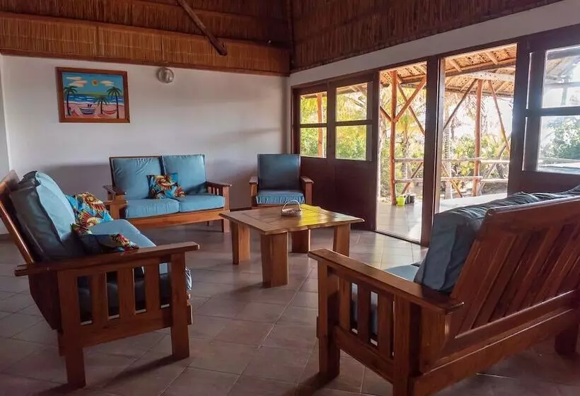 Hotelli Morrumbene Beach Resort