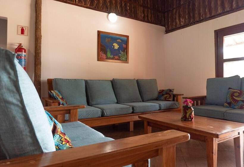 Hotel Morrumbene Beach Resort