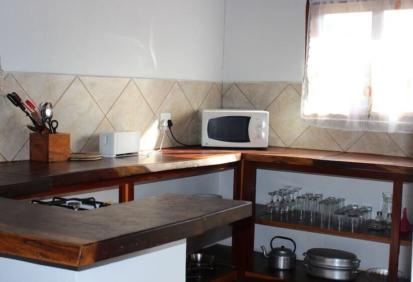 Hotel Morrumbene Beach Resort