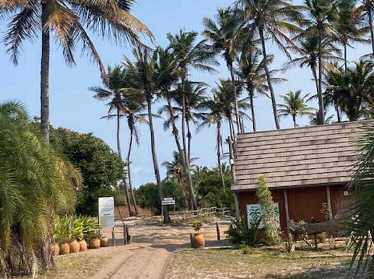 Hotel Morrumbene Beach Resort