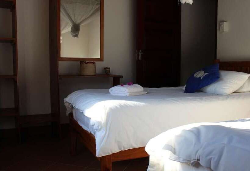 Hotel Morrumbene Beach Resort