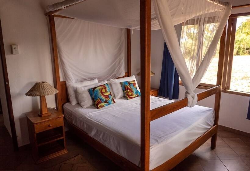 Hotel Morrumbene Beach Resort