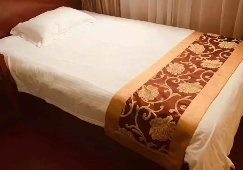 Hotelli Greentree Inn Shanghai Gongfu New Village Subway Station Express