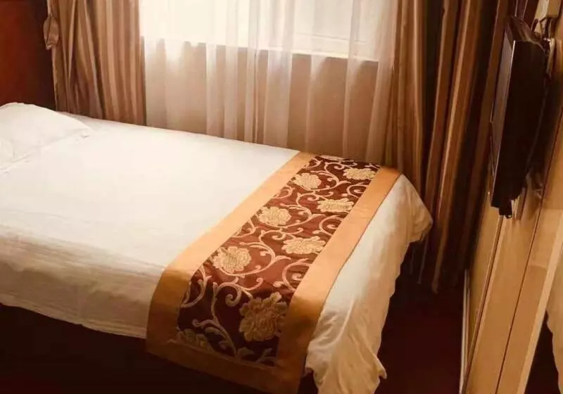 Hotelli Greentree Inn Shanghai Gongfu New Village Subway Station Express